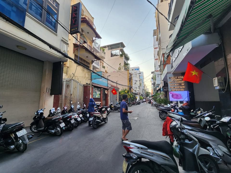 CHO THUÊ TÒA NHÀ KARAOKE FULL NỘI THẤT VIP TRUNG TÂM QUẬN 1