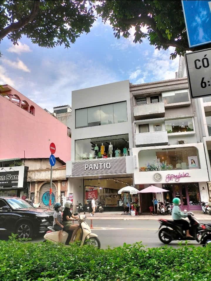 Cho thuê nhà mặt tiền 215A-215B Hai Bà Trưng, Phường Xuân Hoà, Thành phố Hồ Chí Minh (Phường Võ Thị Sáu, Quận 3 cũ)